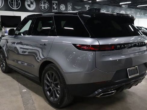 Used 2025 Land Rover Range Rover Sport SE AWD/4WD image 3