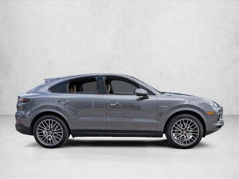 Used 2022 Porsche Cayenne E-Hybrid image 4