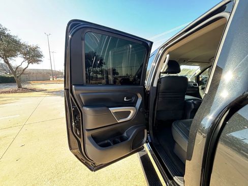Used 2018 Nissan Titan SL RWD image 21