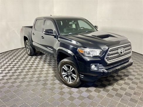 Used 2016 Toyota Tacoma TRD Sport image 4