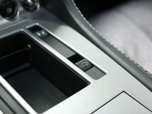 Used 2011 Aston Martin V8 Vantage Coupe RWD image 32
