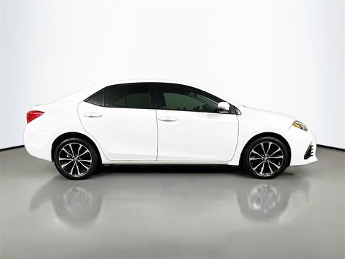 Used 2017 Toyota Corolla SE image 9