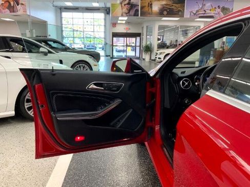 Used 2015 Mercedes-Benz CLA 250 4dr Sdn CLA 250 FWD image 31