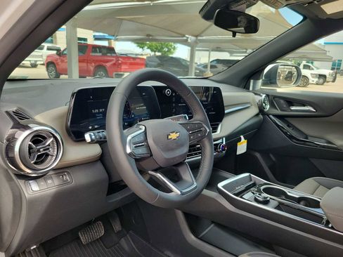 New 2026 Chevrolet Equinox LT w/ Convenience Package II FWD image 10