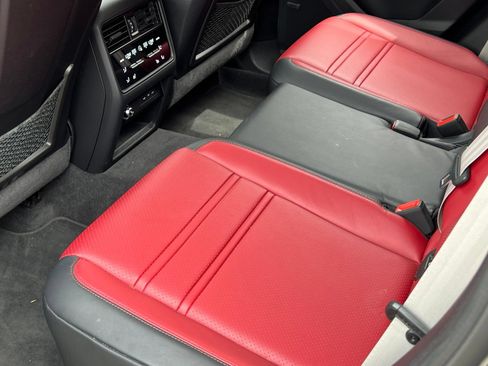 Certified 2024 Porsche Cayenne Coupe AWD/4WD image 20