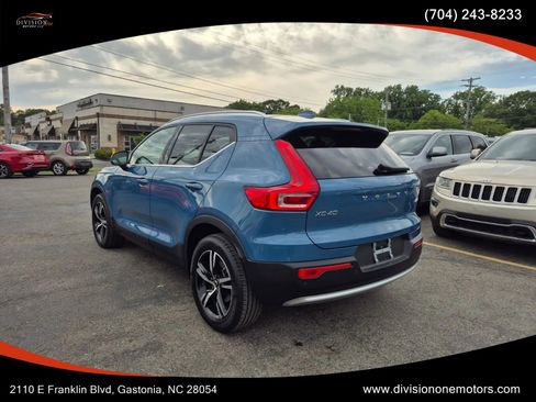 Used 2024 Volvo XC40 B5 Core AWD/4WD image 2