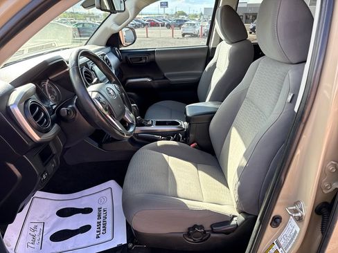 Used 2019 Toyota Tacoma SR5 AWD/4WD image 10