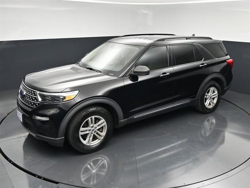 Used 2021 Ford Explorer XLT w/ Equipment Group 202A RWD image 19