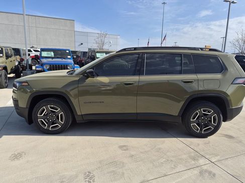 New 2026 Jeep Cherokee Laredo image 2