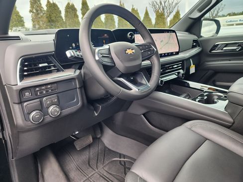 Used 2026 Chevrolet Suburban LT image 23