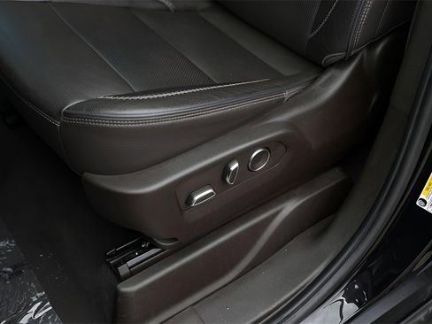 Used 2021 GMC Yukon Denali w/ Denali Premium Package image 11