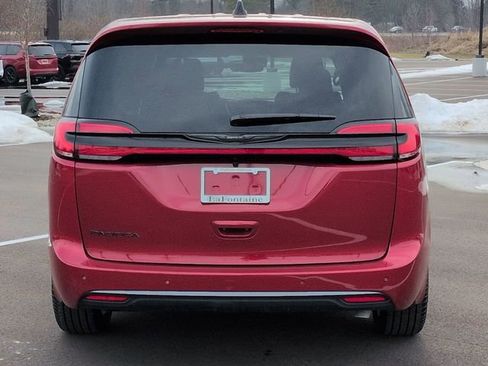 New 2026 Chrysler Pacifica Select FWD image 4