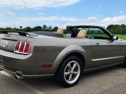 Used 2005 Ford Mustang GT RWD image 4
