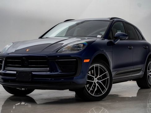 Certified 2025 Porsche Macan image 1