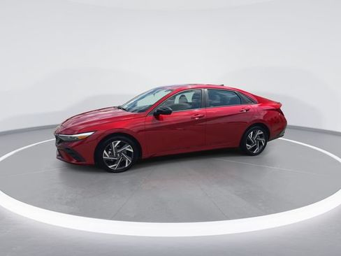 Used 2025 Hyundai Elantra Sport FWD image 4