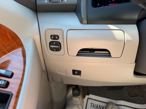 Used 2010 Toyota Camry XLE FWD image 12