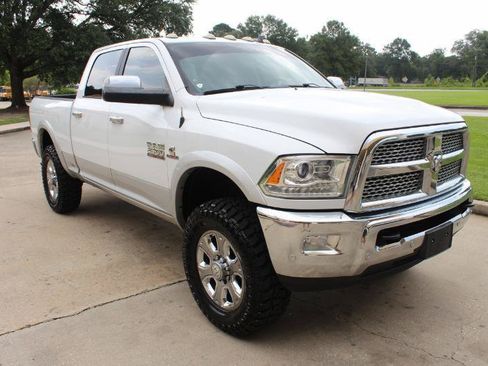 Used 2018 RAM 2500 Laramie w/ Convenience Group AWD/4WD image 4