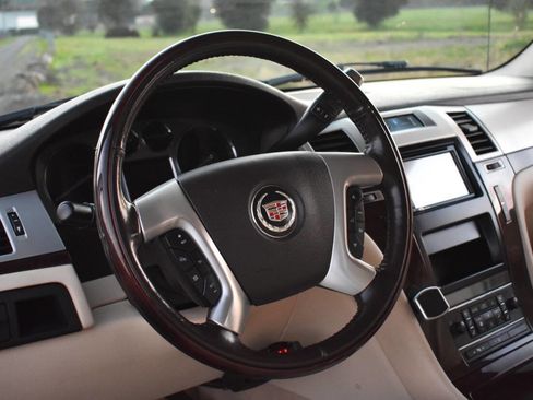 Used 2007 Cadillac Escalade EXT w/ Climate Package image 27