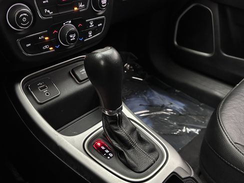 Used 2021 Jeep Compass Latitude w/ Driver Assistance Group FWD image 14