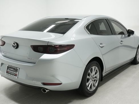 Used 2019 MAZDA MAZDA3 Sedan FWD image 4