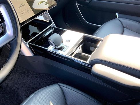 New 2026 Land Rover Range Rover SE image 7