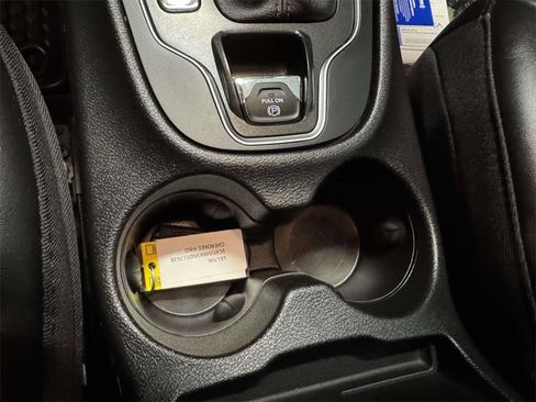 Used 2022 Jeep Cherokee Trailhawk image 24