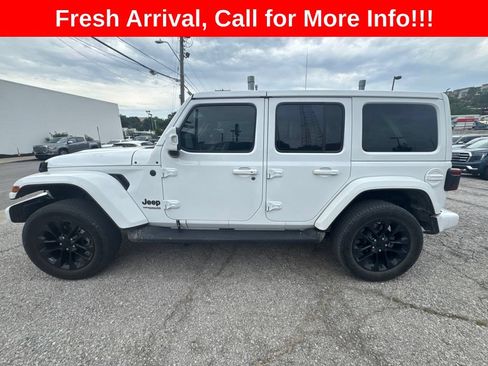 Used 2022 Jeep Wrangler Unlimited Sahara AWD/4WD image 18