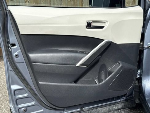 Used 2025 Toyota Corolla Cross L FWD image 21