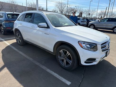 Used 2019 Mercedes-Benz GLC 300 4MATIC image 2
