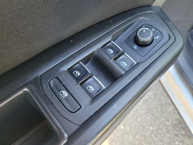 Used 2018 Volkswagen Atlas SE FWD image 16