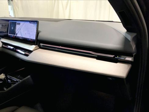 Certified 2024 BMW 530i xDrive w/ M Sport Package image 18