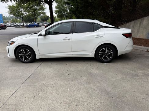 Used 2024 Nissan Sentra SV FWD image 8