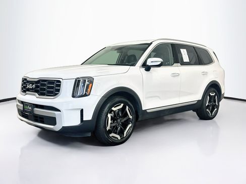 Used 2025 Kia Telluride S AWD/4WD image 3