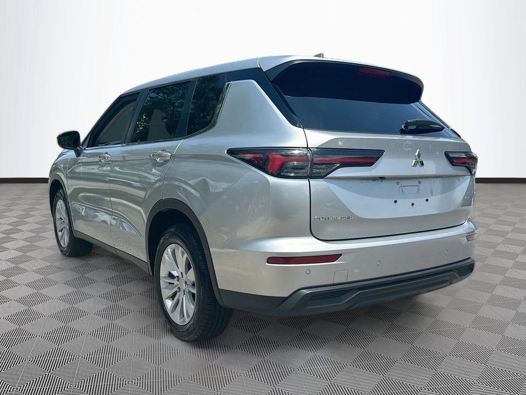 Used 2025 Mitsubishi Outlander ES FWD image 8