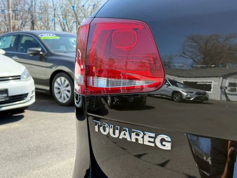 Used 2012 Volkswagen Touareg Sport image 6