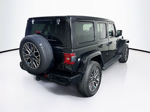 Used 2023 Jeep Wrangler Unlimited Sahara AWD/4WD image 9