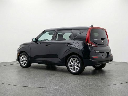 Used 2025 Kia Soul LX w/ LX Technology Package FWD image 6