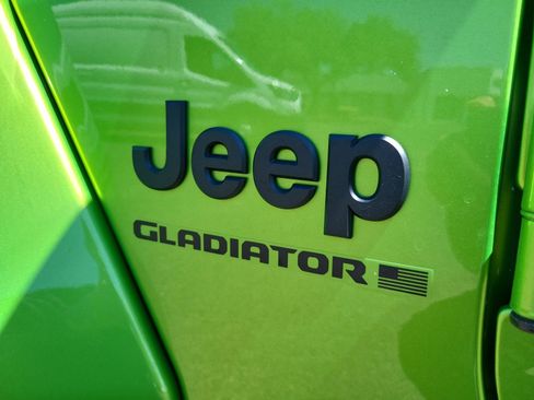 New 2025 Jeep Gladiator Willys image 23