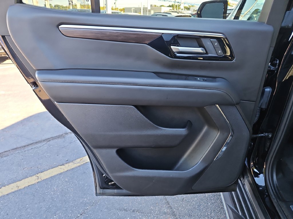 Used 2025 Chevrolet Tahoe LT AWD/4WD image 17