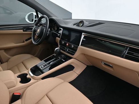 Used 2026 Porsche Macan AWD/4WD image 14