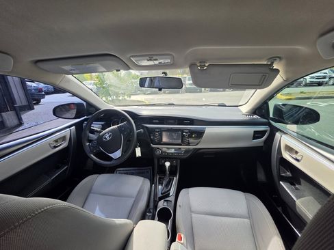 Used 2016 Toyota Corolla LE FWD image 13