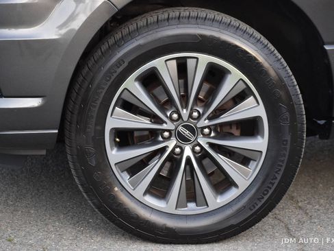 Used 2017 Lincoln Navigator Select AWD/4WD image 36