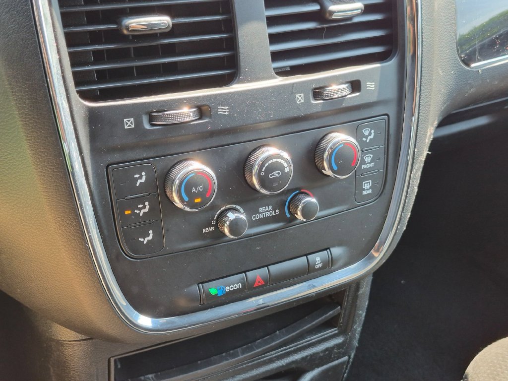 Used 2018 Dodge Grand Caravan SE FWD image 23