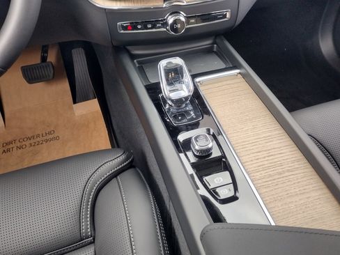 New 2026 Volvo XC60 B5 Ultra w/ Climate Package image 25