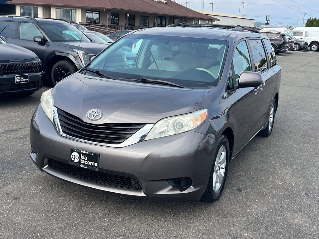Used 2012 Toyota Sienna LE FWD image 3