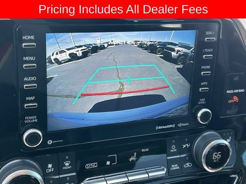 Used 2022 Toyota Highlander XLE FWD image 12