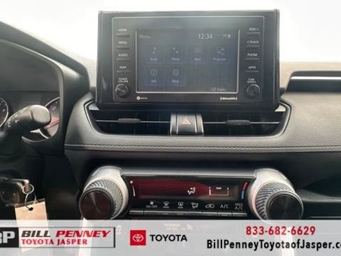 Used 2020 Toyota RAV4 LE image 13