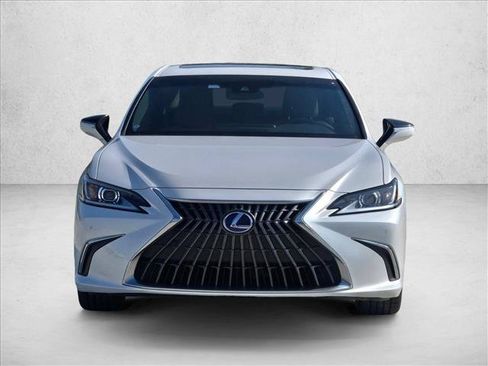 Used 2022 Lexus ES 300h w/ Premium Package FWD image 2