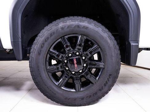 Used 2024 GMC Sierra 2500 AT4 w/ AT4 Premium Plus Package AWD/4WD image 11