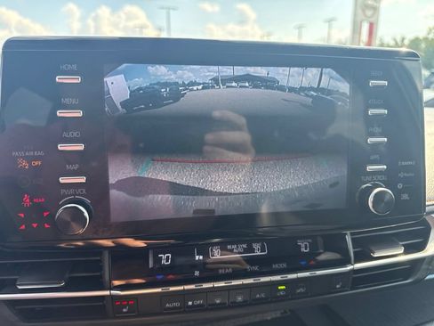 Used 2023 Toyota Sienna XSE w/ XSE Plus Package AWD/4WD image 15